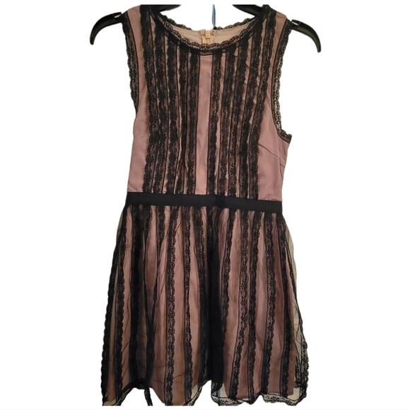 Minuet Black Lace Sleeveless Midi Dress with Tan Lining Size Medium - Picture 1 of 4